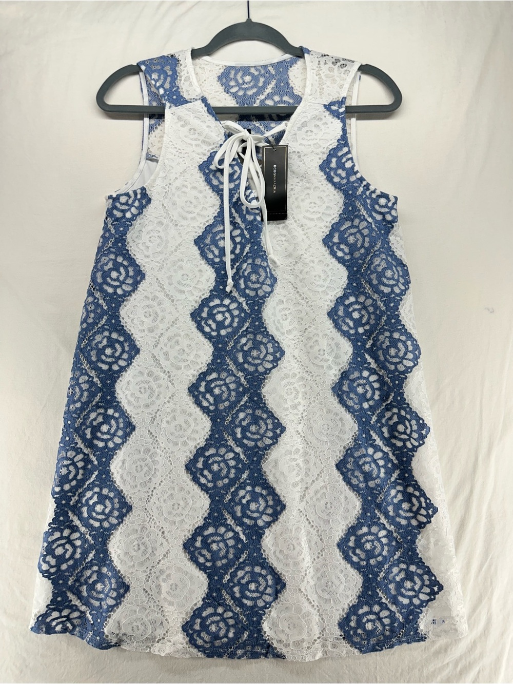 BCBG Maxazira Mini Lace Shift Dress Blue‎ White Stripe Sleeveless Vacation